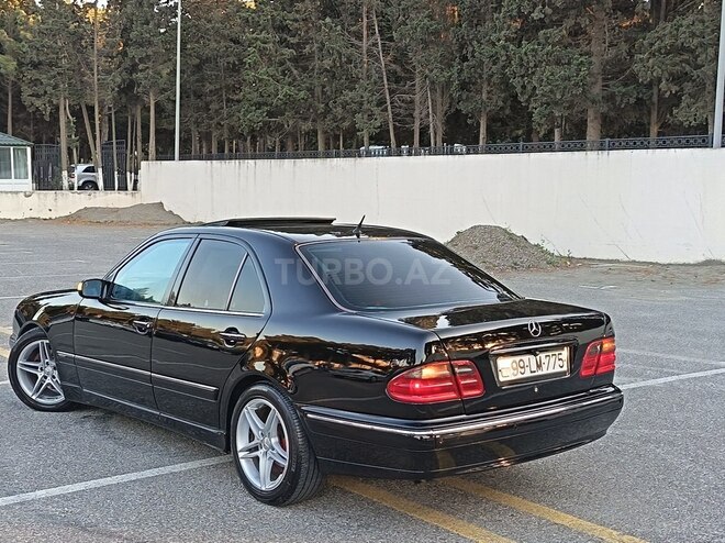 Mercedes E 240-13