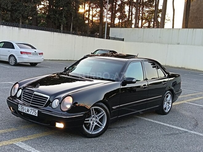 Mercedes E 240-4