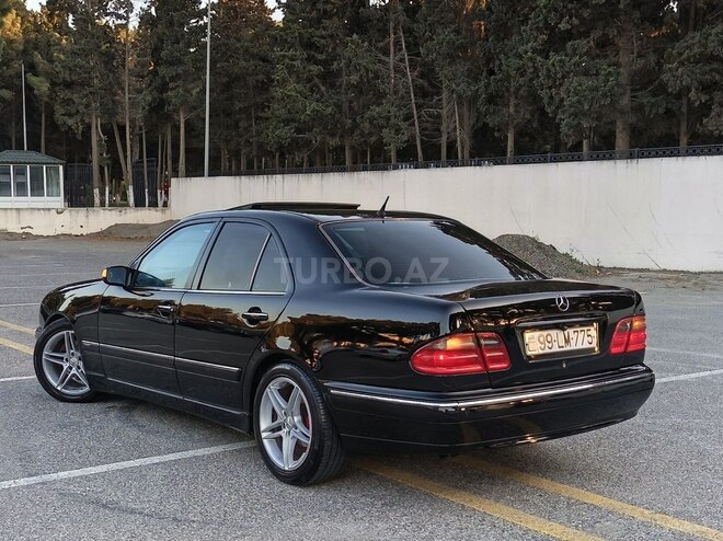 Mercedes E 240-11