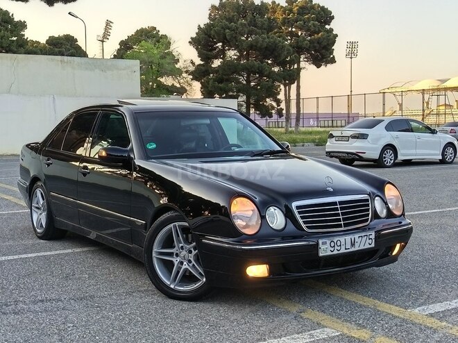 Mercedes E 240-1