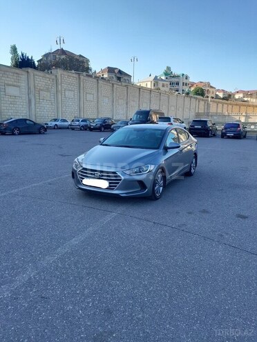 Hyundai Elantra-3