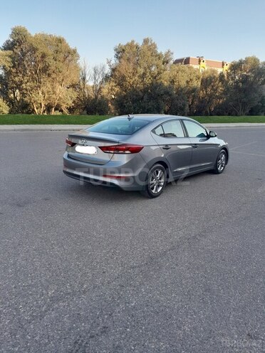 Hyundai Elantra-4