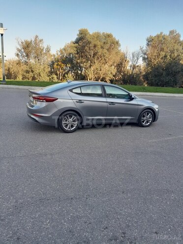 Hyundai Elantra-5
