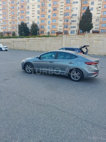 Hyundai Elantra-6