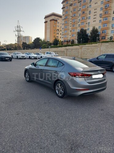 Hyundai Elantra-7