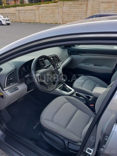 Hyundai Elantra-8