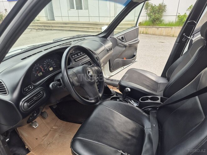 Chevrolet Niva-7