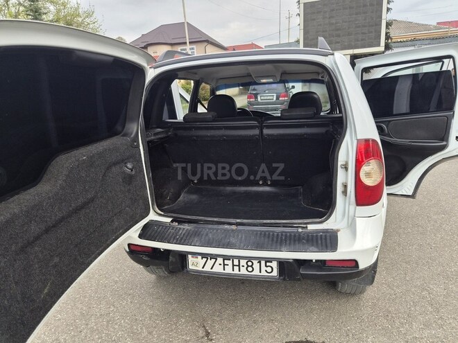 Chevrolet Niva-4