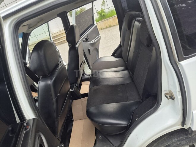 Chevrolet Niva-5