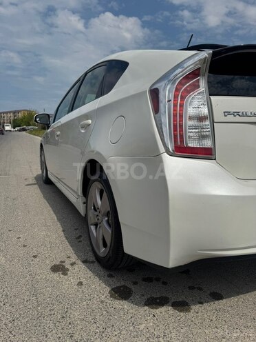 Toyota Prius-10