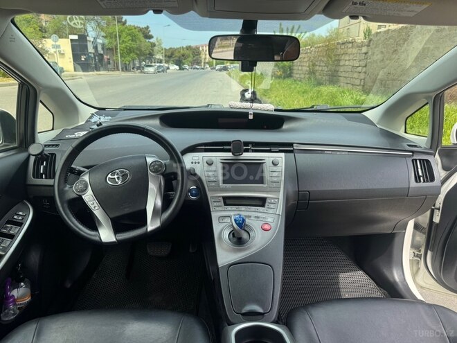Toyota Prius-17