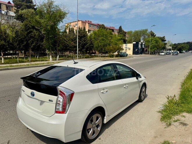 Toyota Prius-3