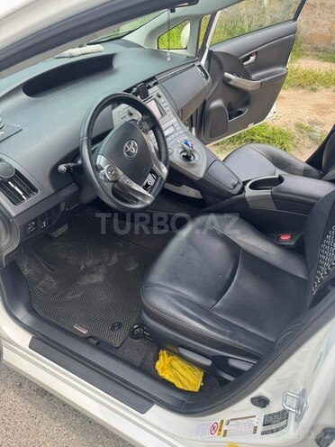 Toyota Prius-15
