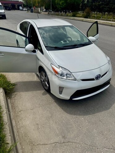 Toyota Prius-4