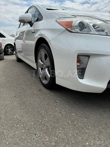 Toyota Prius-12