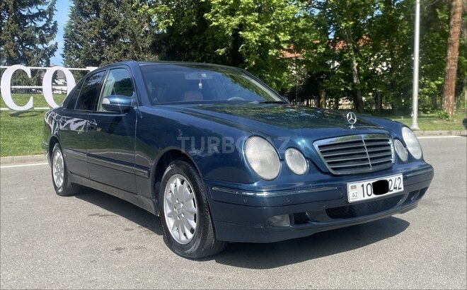 Mercedes E 240-3