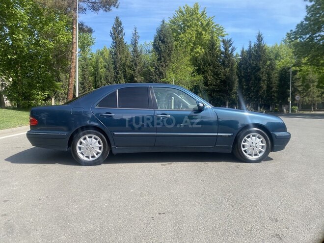 Mercedes E 240-5