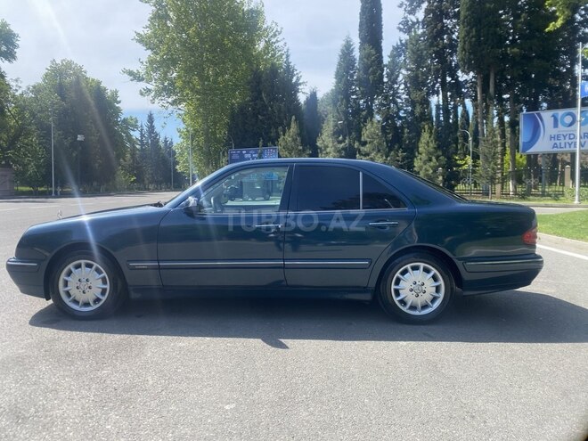 Mercedes E 240-6