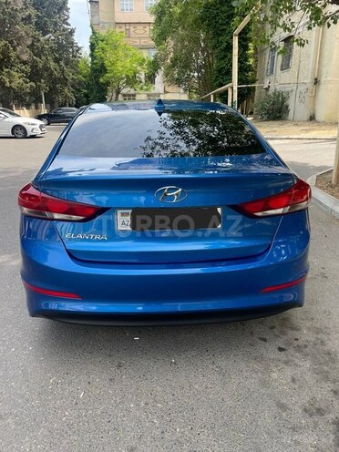 Hyundai Elantra-3