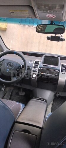 Toyota Prius-12