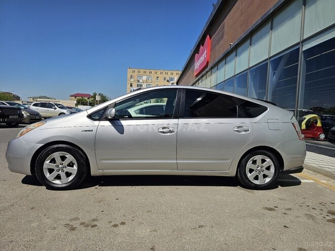 Toyota Prius-12