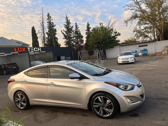 Hyundai Elantra-2