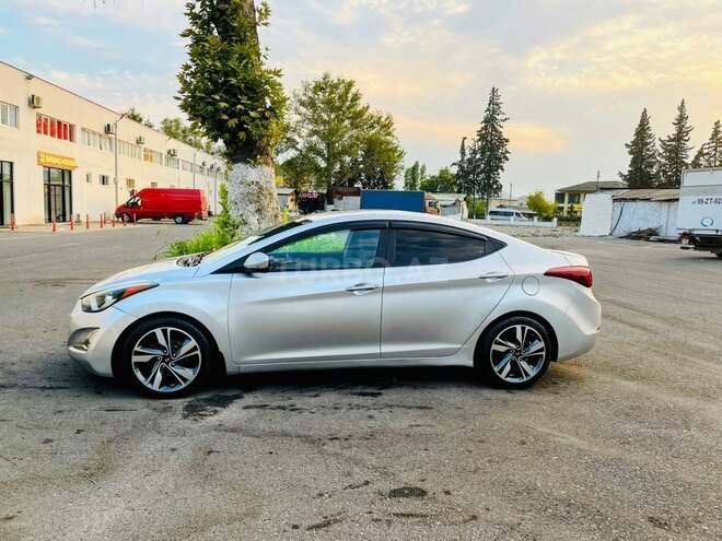 Hyundai Elantra-3