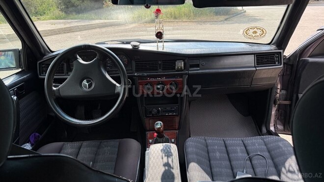 Mercedes 190-11
