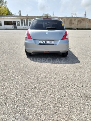 Suzuki Swift-2
