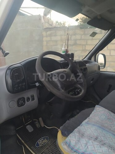 Ford Transit-2