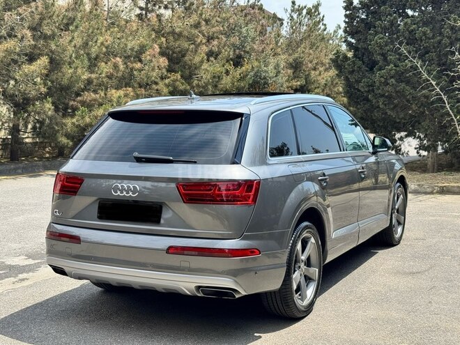 Audi Q7-6