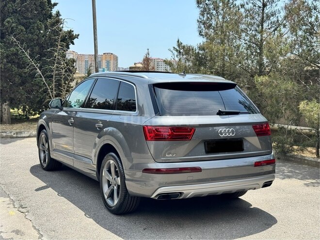 Audi Q7-5