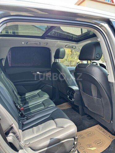 Audi Q7-10