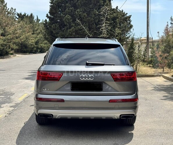 Audi Q7-4