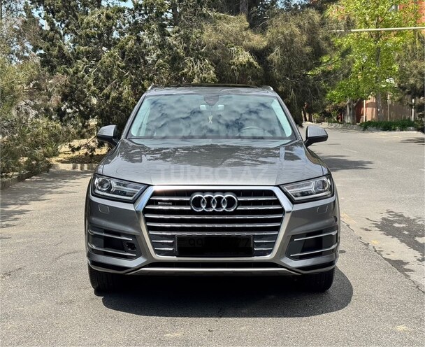 Audi Q7-1