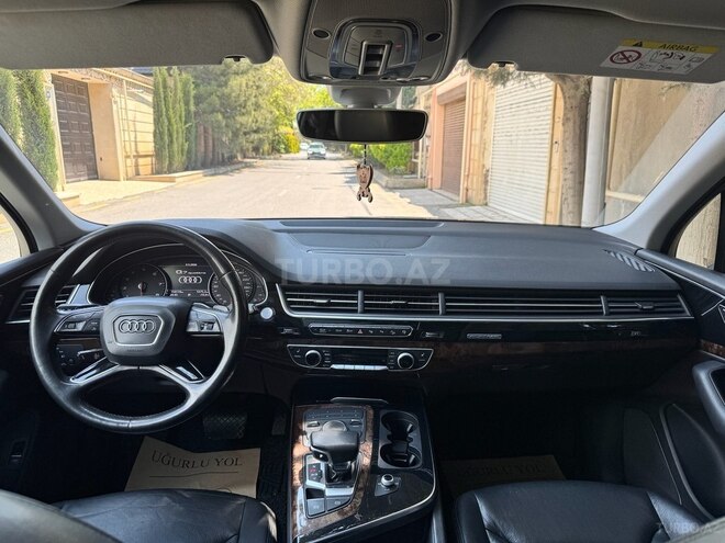 Audi Q7-11