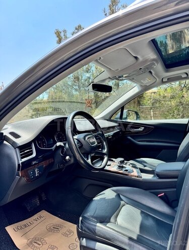 Audi Q7-7
