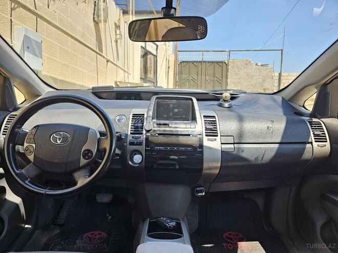 Toyota Prius-8
