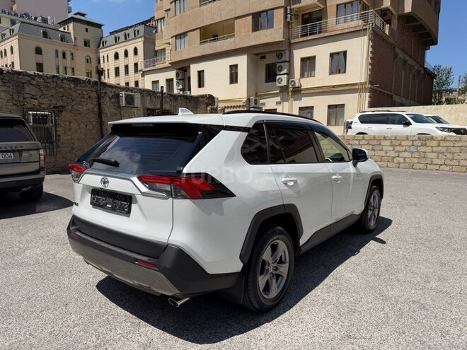 Toyota RAV4-8