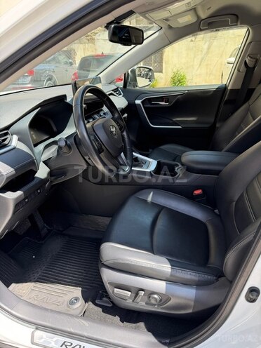 Toyota RAV4-13