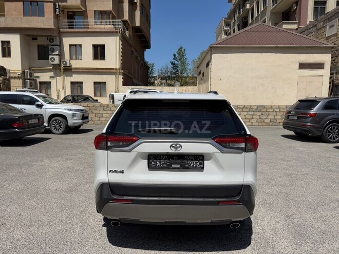 Toyota RAV4-9