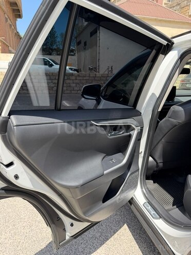 Toyota RAV4-16