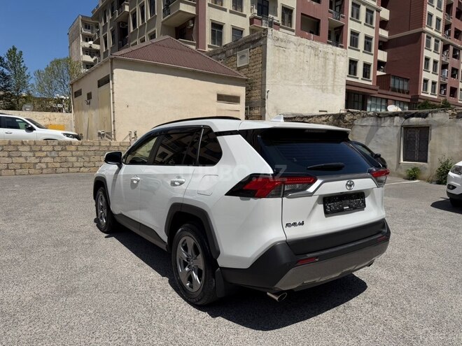 Toyota RAV4-7