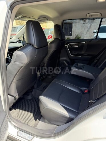 Toyota RAV4-17