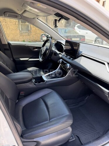 Toyota RAV4-14