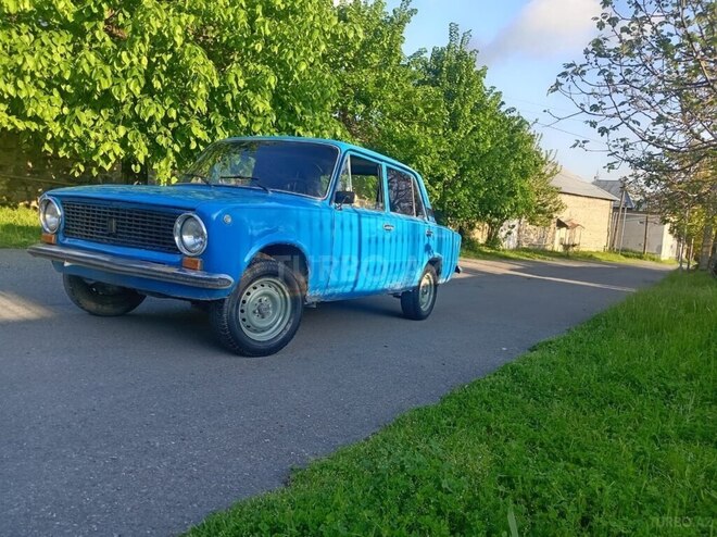 LADA (VAZ) 21011-2