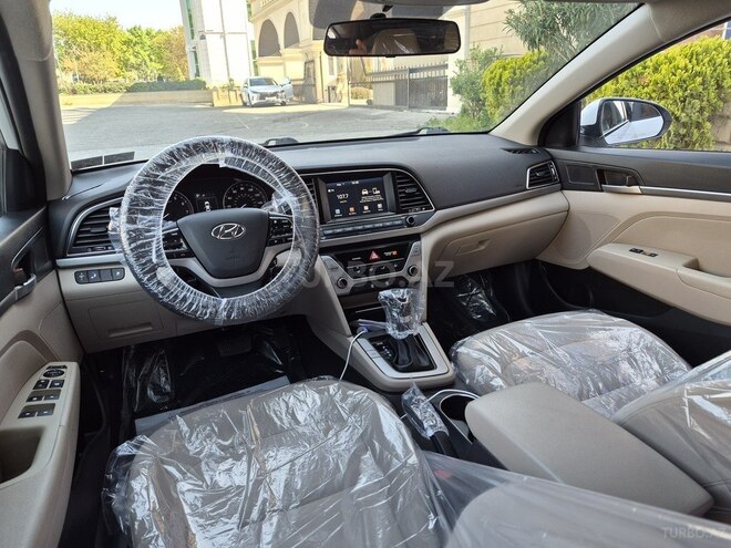 Hyundai Elantra-15