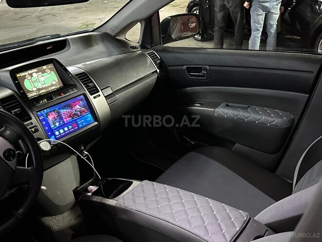 Toyota Prius-8
