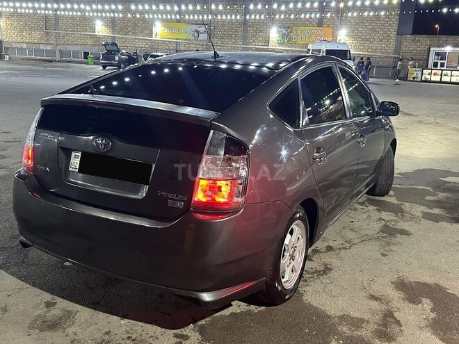 Toyota Prius-4
