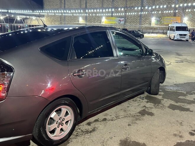 Toyota Prius-5